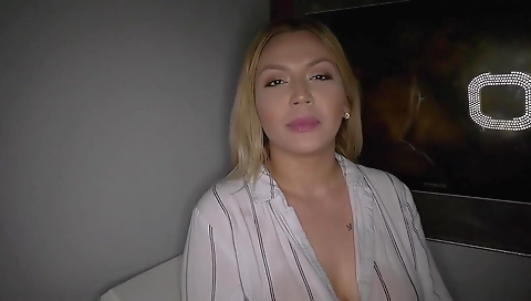 Big ass Latina swallows her turntable in a blowjob