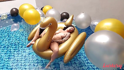 Brunette girl gives a facial after some sex in the pool