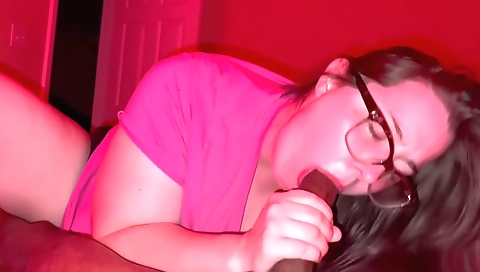 Amateur brunette gets her pussy and pussy lips pounded