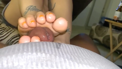 I am a foot fetish and I fuck my feet in the video